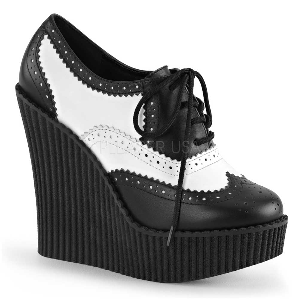 Creeper-307 met sleehak en brogue detail Creeper-307 met sleehak en brogue detail
